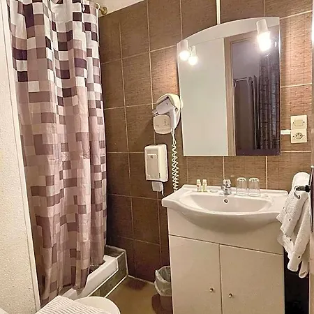 Alexander Hotel 2*