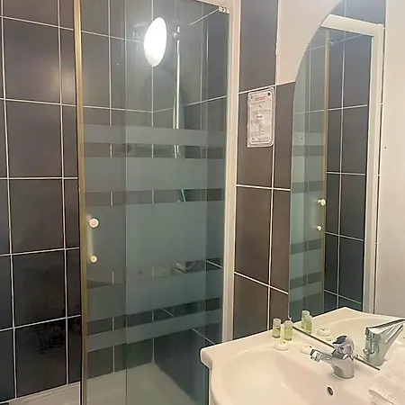 Alexander Hotel 2*