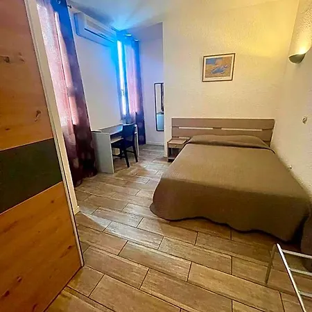 Hotel Alexander 2*